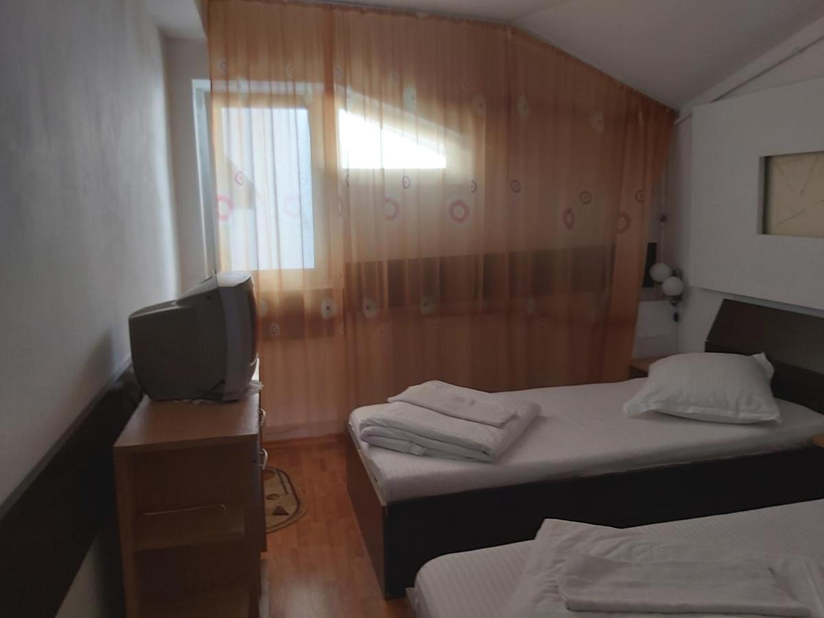 Hotel Turist Решіца Екстер'єр фото