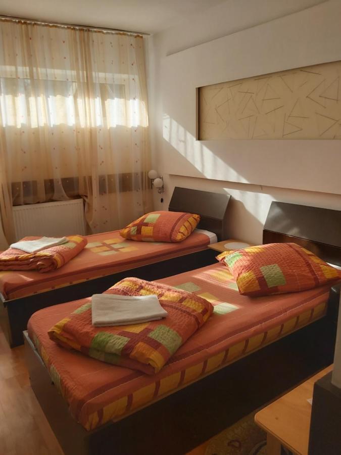 Hotel Turist Решіца Екстер'єр фото