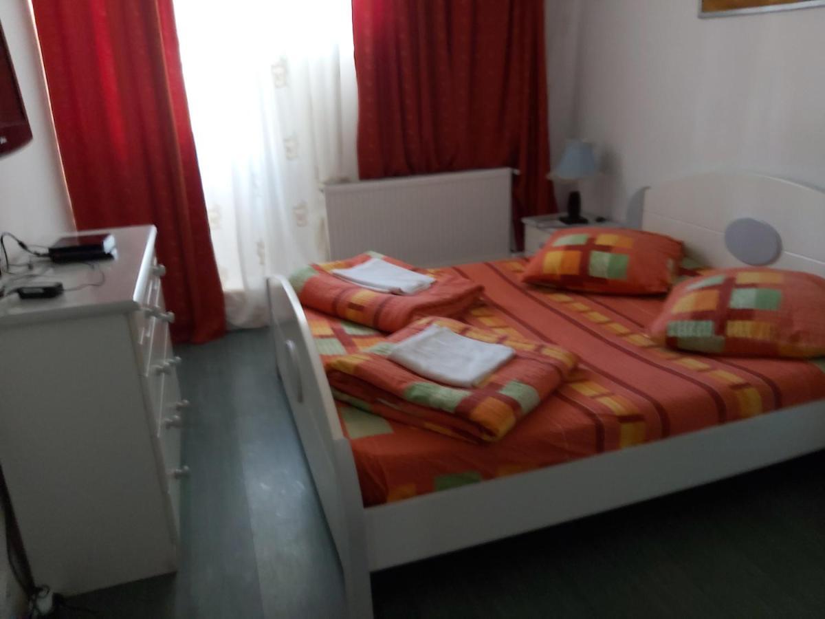 Hotel Turist Решіца Екстер'єр фото
