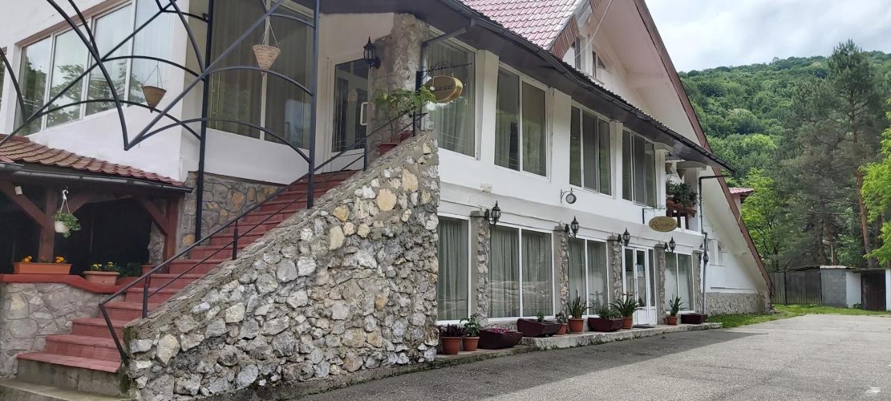 Hotel Turist Решіца Екстер'єр фото