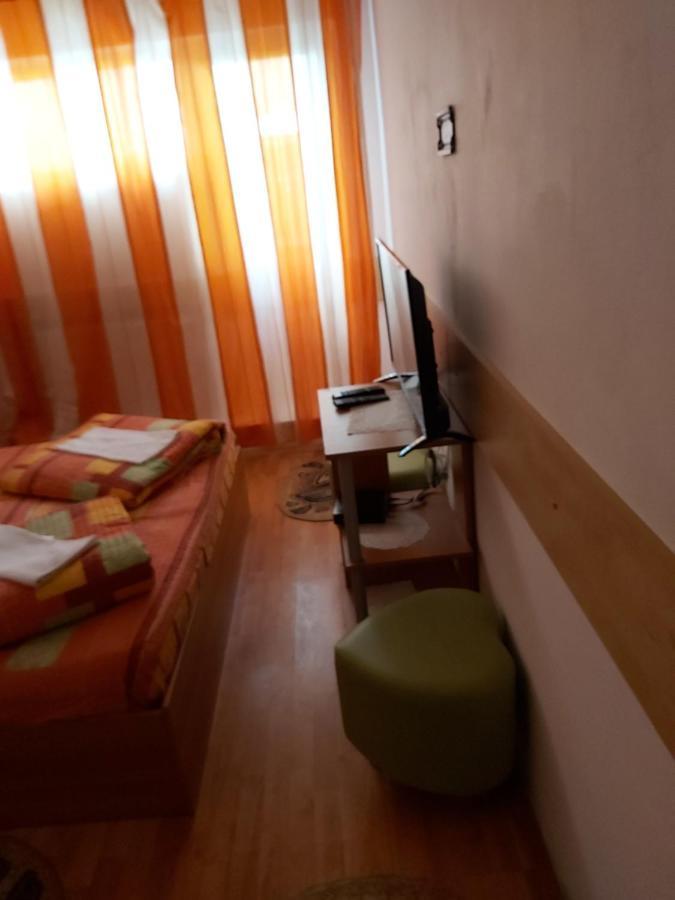 Hotel Turist Решіца Екстер'єр фото