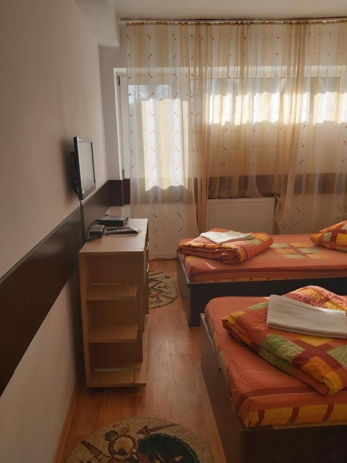 Hotel Turist Решіца Екстер'єр фото