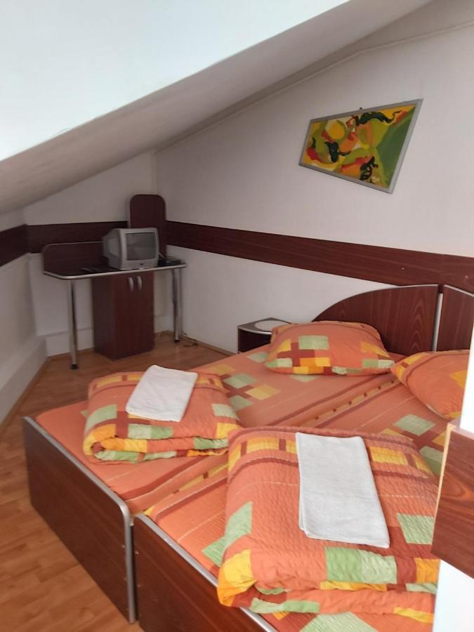 Hotel Turist Решіца Екстер'єр фото