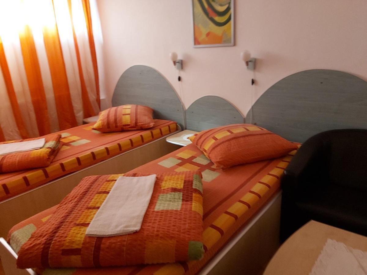 Hotel Turist Решіца Екстер'єр фото