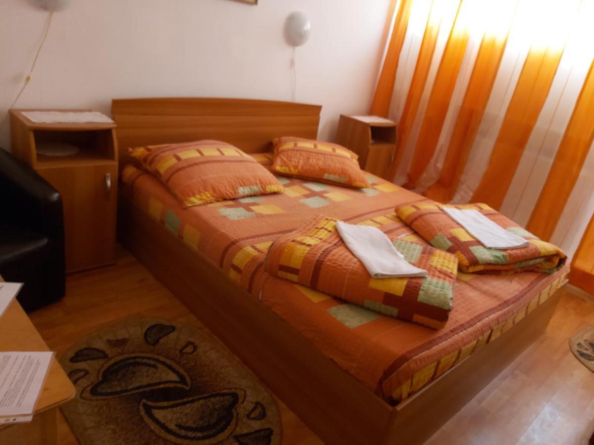 Hotel Turist Решіца Екстер'єр фото