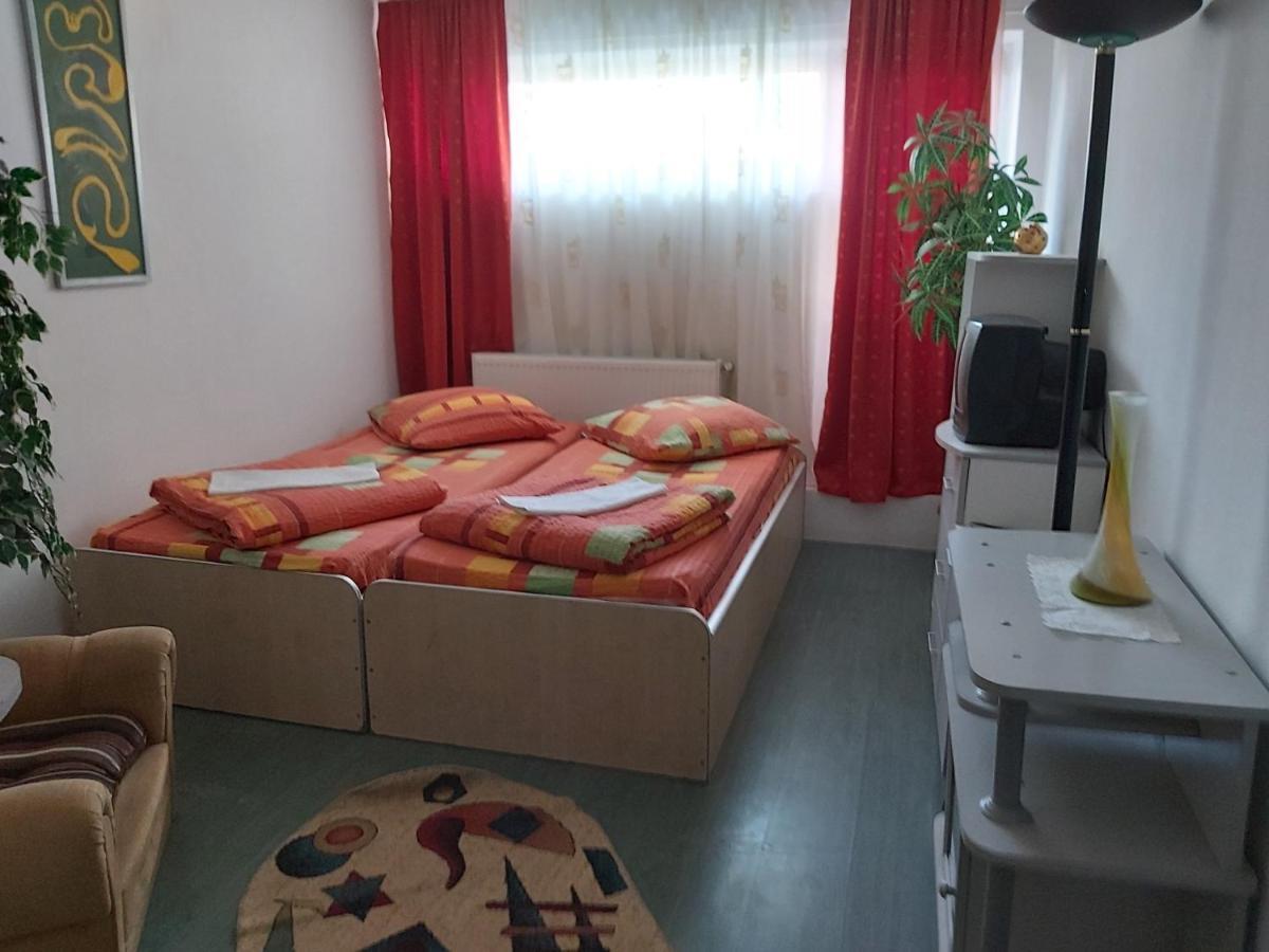 Hotel Turist Решіца Екстер'єр фото
