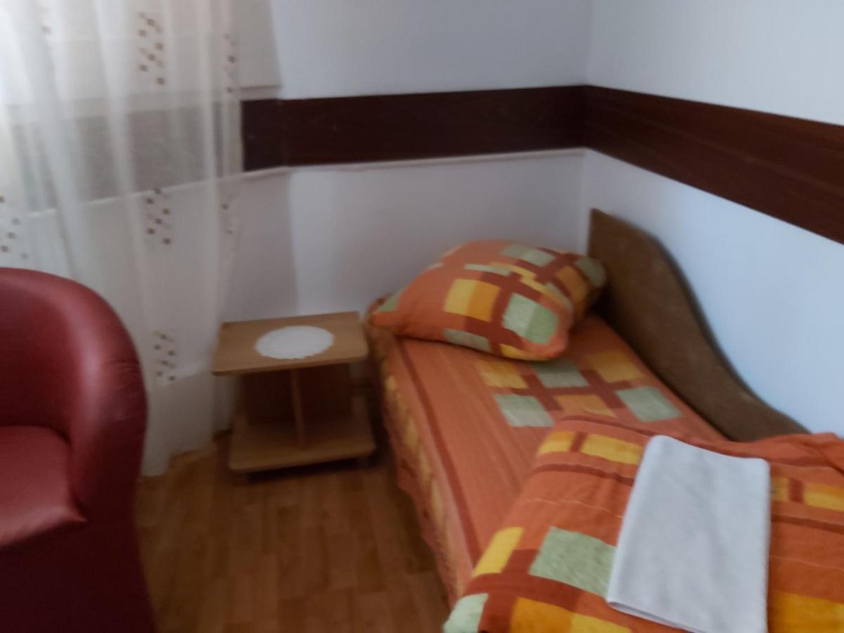 Hotel Turist Решіца Екстер'єр фото