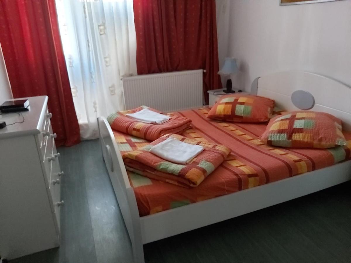 Hotel Turist Решіца Екстер'єр фото